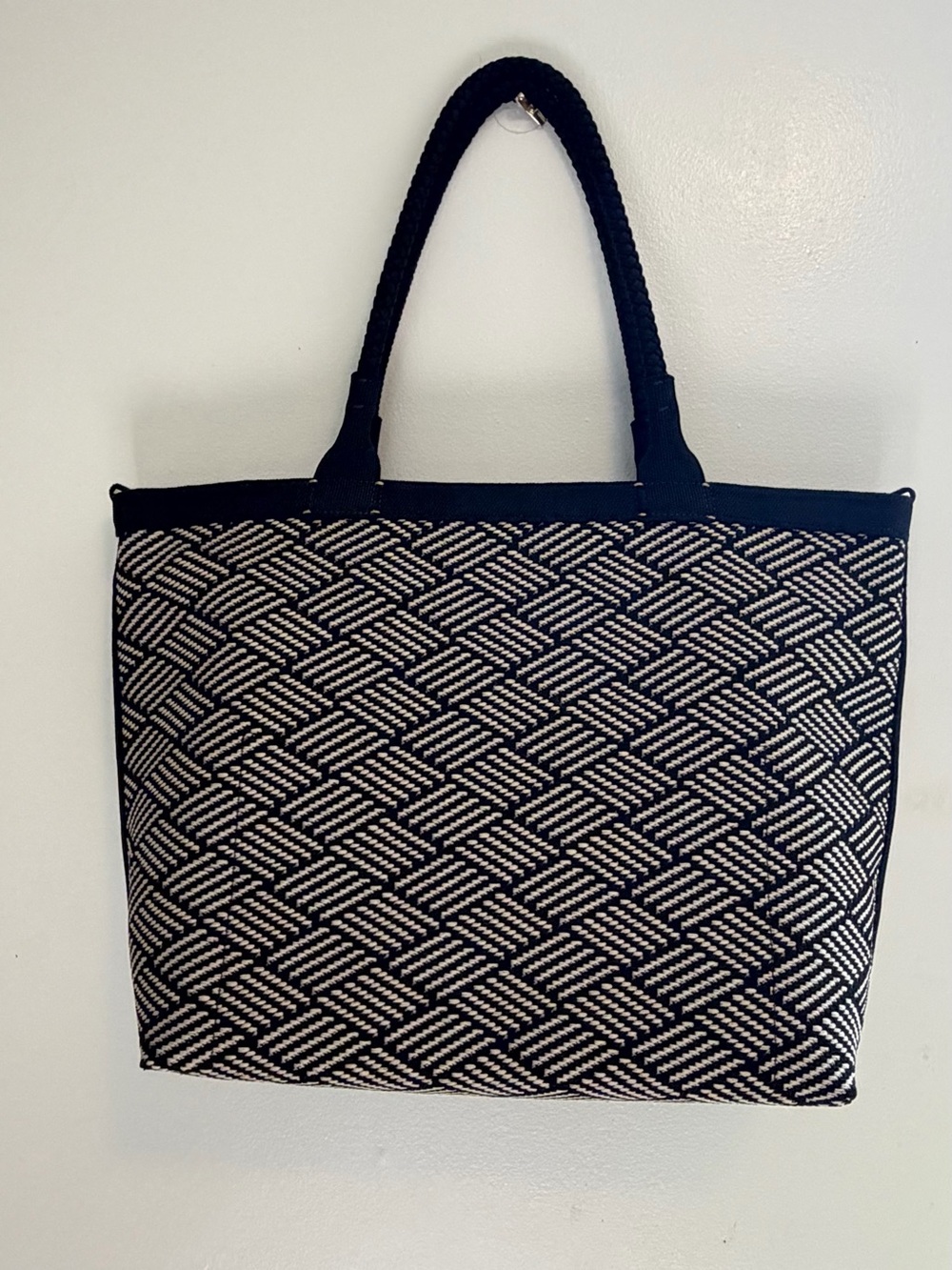 Rothy’s The Essential Tote Black Ivory Chevron Knit Magnetic Zip Large Bag